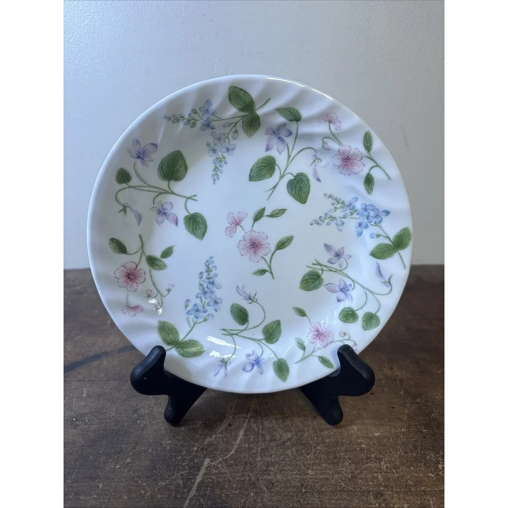 SET OF 4 CORELLE DELICATE ARRAY SALAD PLATES 7 1/4